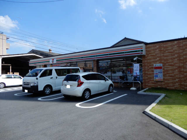 セブンイレブン　徒歩４分